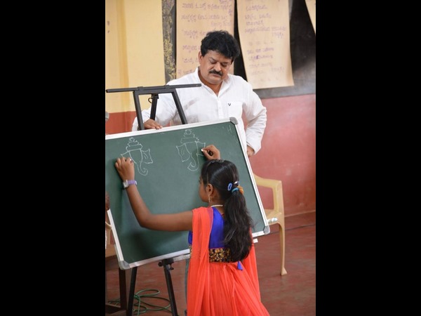 ಮೇಕಪ್ ಕೊಠಡಿಯಲ್ಲಿ ಮಗುವನ್ನು ಮಲಗಿಸಿ ನಾಟಕ ಮಾಡಿದ್ವಿ