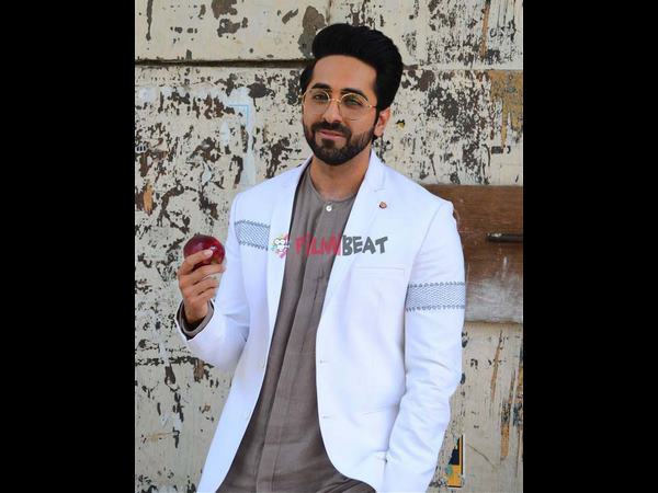 ಪಕ್ಕದಲ್ಲಿ ತಾಯಿ ಪಕ್ಕದಲ್ಲಿ ತಾಯಿ