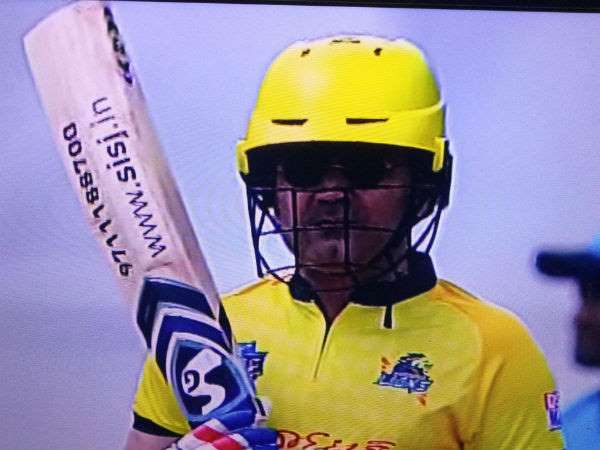 ಸಿಕ್ಸರ್-ಬೌಂಡರಿ ಸಿಡಿಸಿದ ಸೆಹ್ವಾಗ್ ಸಿಕ್ಸರ್-ಬೌಂಡರಿ ಸಿಡಿಸಿದ ಸೆಹ್ವಾಗ್