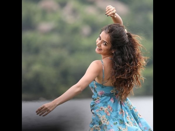 ಕಲಾವಿದರ ದೊಡ್ಡ ಪಟ್ಟಿ