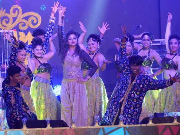 ನೇಹಾ ಕಕ್ಕರ್ ಗಾಯನ