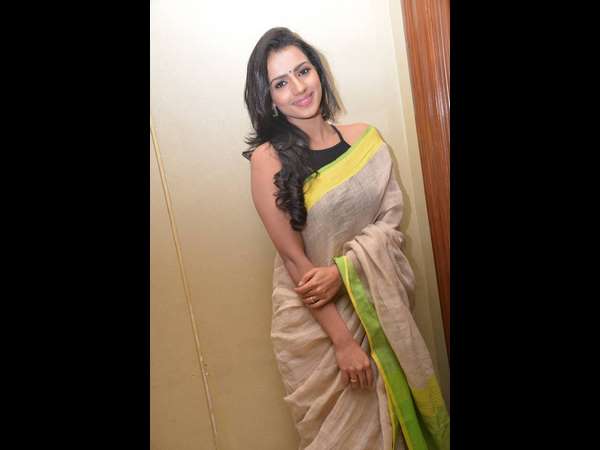 ಹಣ, ಅಧಿಕಾರ, ಚಿತ್ರರಂಗದ ಬೆಂಬಲ