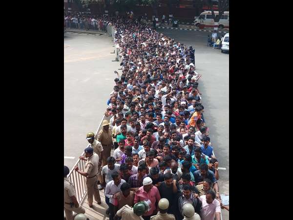 ರಮ್ಯಾ ಗೈರಿಗೆ ನಾಗರೀಕರ ಹಿಡಿಶಾಪ ರಮ್ಯಾ ಗೈರಿಗೆ ನಾಗರೀಕರ ಹಿಡಿಶಾಪ