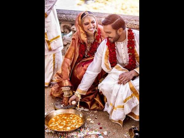 ಕೆಂಪು ಸೀರೆಯಲ್ಲಿ ಮಿಂಚಿದ ದೀಪಿಕಾ ಕೆಂಪು ಸೀರೆಯಲ್ಲಿ ಮಿಂಚಿದ ದೀಪಿಕಾ