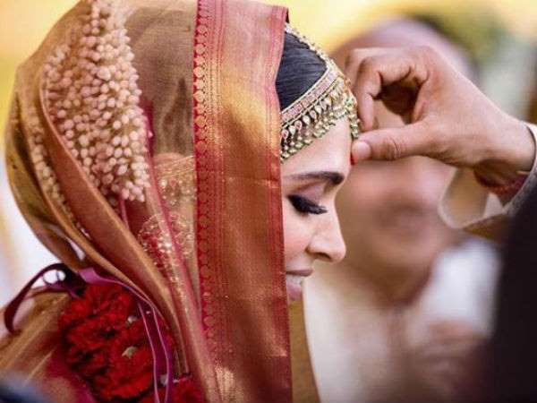 ಶುಭ ಮುಹೂರ್ತದಲ್ಲಿ ಮಾಂಗಲ್ಯಧಾರಣೆ ಶುಭ ಮುಹೂರ್ತದಲ್ಲಿ ಮಾಂಗಲ್ಯಧಾರಣೆ