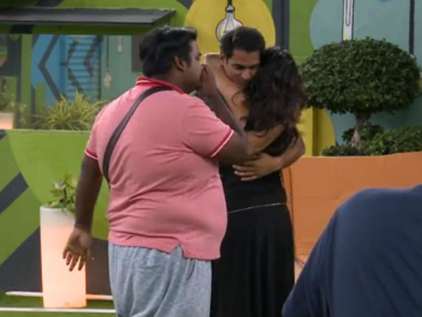 ಓಡಿ ಬಂದು ತಬ್ಬಿಕೊಂಡ ಅಕ್ಷತಾ