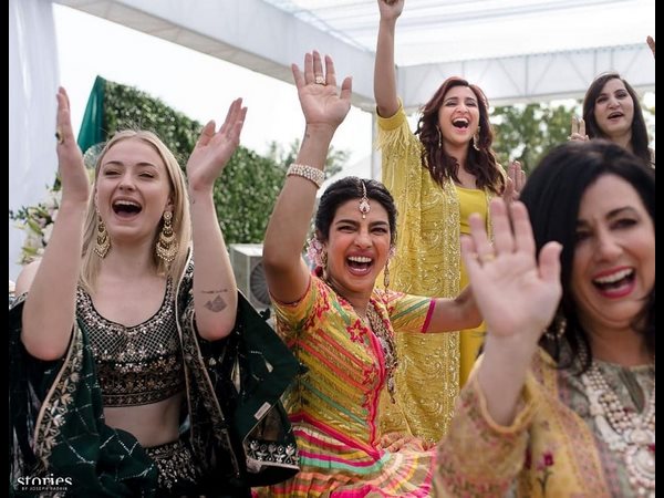 ಮೆಹಂದಿ ಫೋಟೋಗಳು