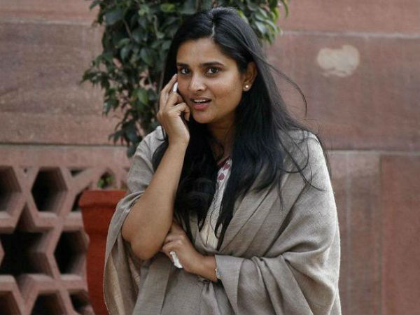 ಅಂತಿಮ ದರ್ಶನ ಪಡೆಯದ ರಮ್ಯಾ ಅಂತಿಮ ದರ್ಶನ ಪಡೆಯದ ರಮ್ಯಾ