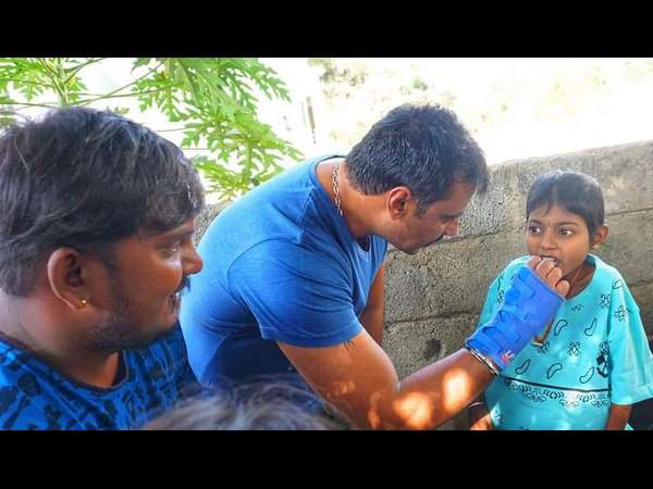 kannada actor darshan celebrated a small girls birthday kannada actor darshan celebrated a small girls birthday