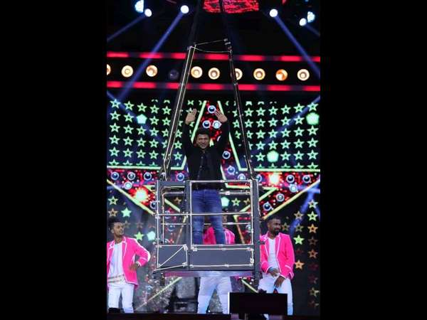 ಪುನೀತ್ ಎಂಟ್ರಿ ಮತ್ತು ಡ್ಯಾನ್ಸ್ ಪುನೀತ್ ಎಂಟ್ರಿ ಮತ್ತು ಡ್ಯಾನ್ಸ್