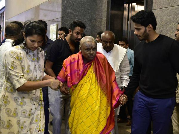 HD Devegowda watches Nikhil Kumar starrer Seetharama Kalyana movie