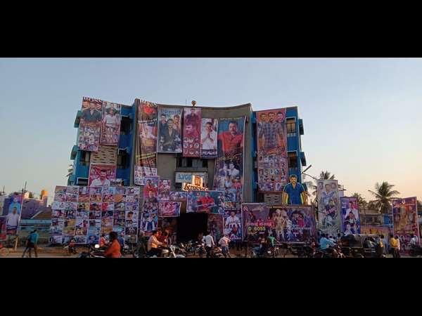 ಎಲ್ಲೆಲ್ಲಿ ಎಂದು ನೋಡುವುದಾದರೇ....