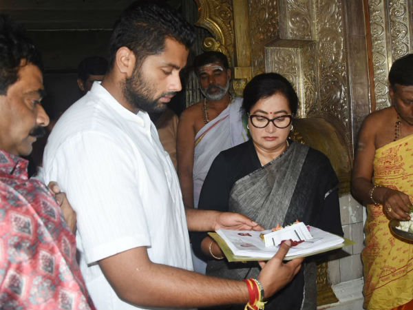 Sumalatha filed nomination for mandya lok sabha election