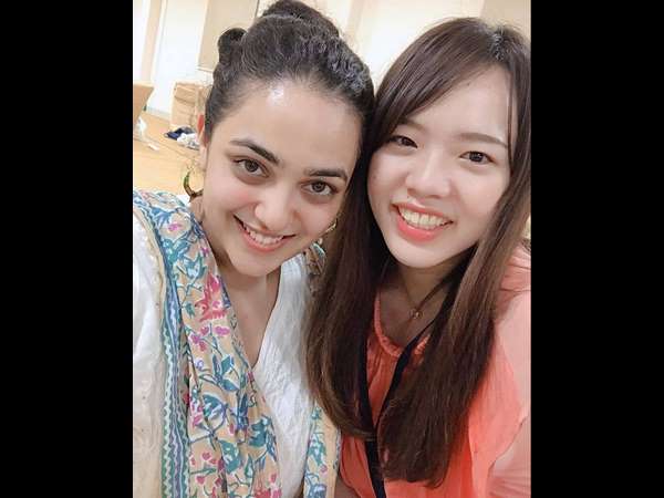 ವಿದೇಶಿ ಹುಡುಗಿ ಜೊತೆಯೂ ಫೋಟೋ.!