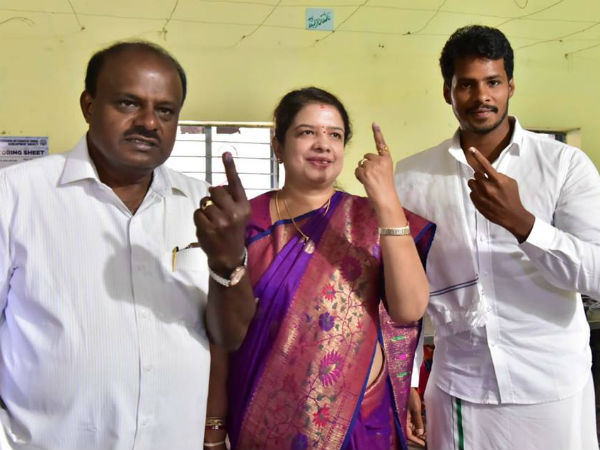 Nikhil Kumar cast their vote in Ramanagara
