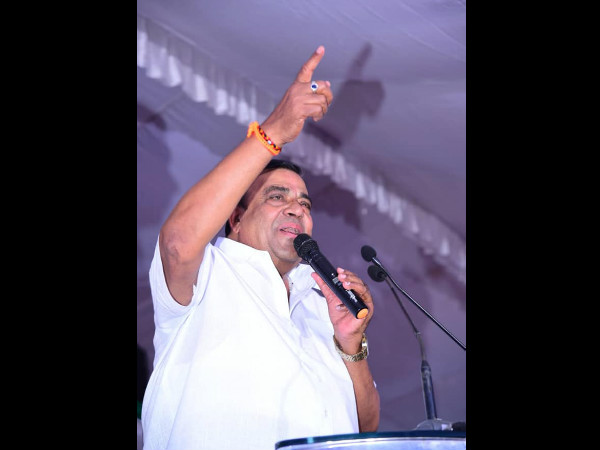 ರಾಕ್ ಲೈನ್ ವೆಂಕಟೇಶ್ ಮತ್ತು ದೊಡ್ಡಣ್ಣ 