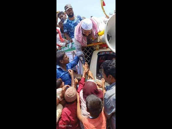 ಅಲ್ಲಲ್ಲಿ ಸೆಲ್ಫಿಗೆ ಪೋಸ್