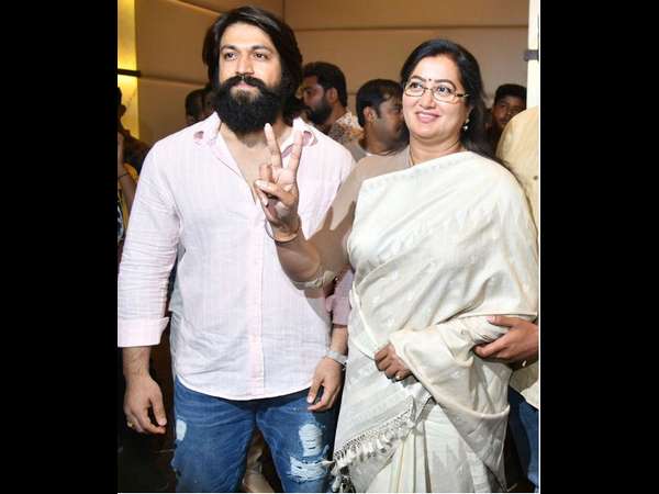 yash spoke about Sumalatha and Mandya election in Swabhimanigala Vijayotsava at Mandya yash spoke about Sumalatha and Mandya election in Swabhimanigala Vijayotsava at Mandya