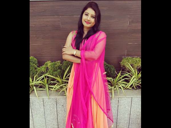 ಅಂದಾಜು ಇದುವರೆಗೆ ನೀವು ಎಷ್ಟು ಗೀತೆಗಳಿಗೆ ಧ್ವನಿಯಾಗಿರಬಹುದು? ಅಂದಾಜು ಇದುವರೆಗೆ ನೀವು ಎಷ್ಟು ಗೀತೆಗಳಿಗೆ ಧ್ವನಿಯಾಗಿರಬಹುದು?