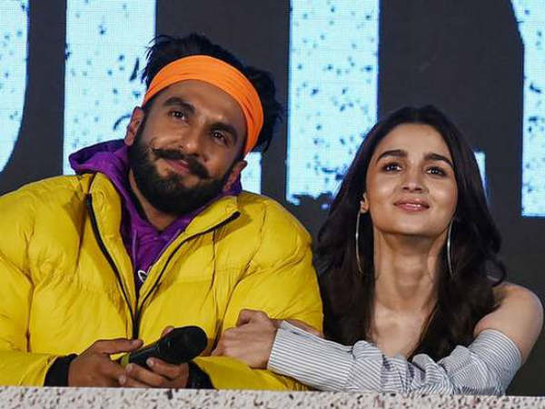 ಮಾಜಿ ಪ್ರೇಮಿಗಳು ಹಾಜರ್