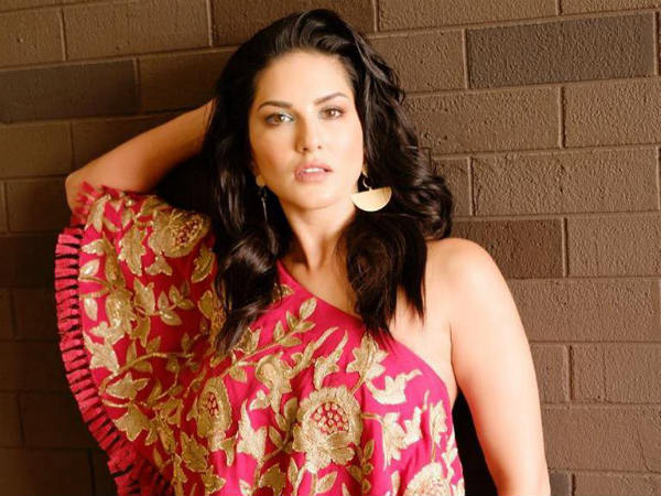 Delhi Based A Man Complained To Police He Has Been Receiving Calls From Sunny Leone Fans Delhi Based A Man Complained To Police He Has Been Receiving Calls From Sunny Leone Fans