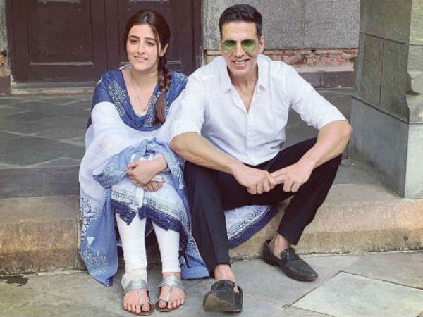 Akshay Kumar Trolled For His Photo With Nupur Sanon Akshay Kumar Trolled For His Photo With Nupur Sanon