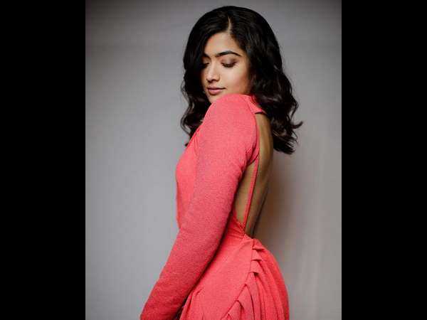 ಬ್ಯಾಕ್ ಲೆಸ್ ಟಾಪ್ ನಲ್ಲಿ ರಶ್ಮಿಕಾ ಮಿಂಚಿಂಗ್