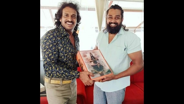 ರಿಯಲ್ ಸ್ಟಾರ್ ಕೈ ತಲುಪಿದ ಆಮಂತ್ರಣ