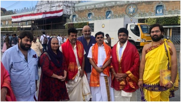 Shivaraj kumar Wife Geetha Shivaraj Kumars Hair Tonsure Offering Tirupati Shivaraj kumar Wife Geetha Shivaraj Kumars Hair Tonsure Offering Tirupati