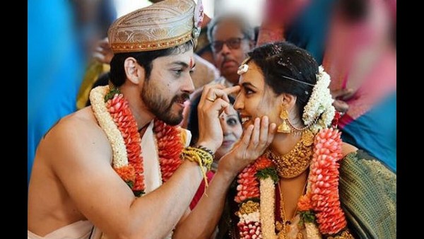 ಹಣೆಗೆ ಕುಂಕುಮ ಇಟ್ಟ ಪತಿ