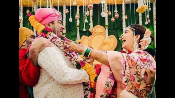 ಪ್ರೀತಿಸಿ-ವಿವಾಹವಾದ ಜೋಡಿ