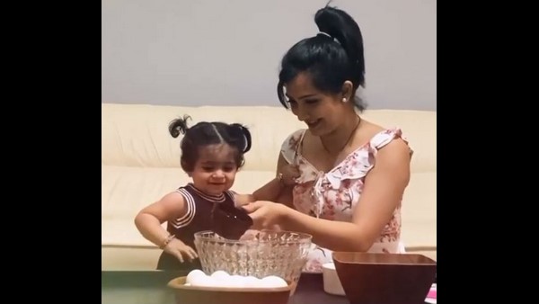 ಕೇಕ್ ಬೇಕ್ ಮಾಡಿದ ಪತ್ನಿ ರಾಧಿಕಾ ಪಂಡಿತ್