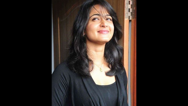 ಹಾಡುಗಾರ್ತಿಯ ಹೆಸರು ಅನುಷ್ಕಾ ಗೆ