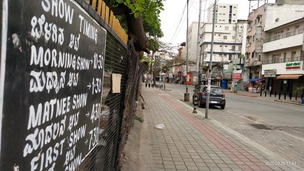 ಸಲಹೆ ನೀಡುತ್ತಿರುವ ನಟರು