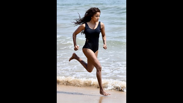 ಗಾಳಿಯಂತೆ ಓಡುತ್ತಿರುವ ಪೂಜಾ ಗಾಳಿಯಂತೆ ಓಡುತ್ತಿರುವ ಪೂಜಾ