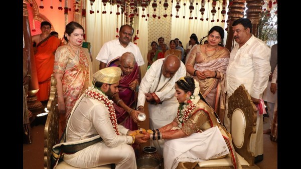 ಟ್ರೋಲ್ ಮಾಡುತ್ತಿರುವ ನೆಟ್ಟಿಗರು