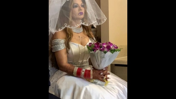 ಹಲವು ಚಿತ್ರಗಳನ್ನು ಅಪ್ಲೋಡ್ ಮಾಡಿದ್ದಾರೆ ಹಲವು ಚಿತ್ರಗಳನ್ನು ಅಪ್ಲೋಡ್ ಮಾಡಿದ್ದಾರೆ