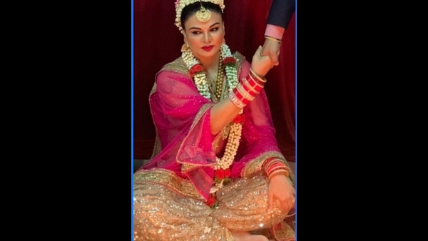 ರಿತೇಶ್ ಎಂಬಾತನನ್ನು ವರಿಸಿರುವ ರಾಖಿ ರಿತೇಶ್ ಎಂಬಾತನನ್ನು ವರಿಸಿರುವ ರಾಖಿ