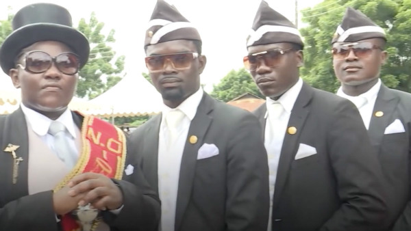 ಶವಪೆಟ್ಟಿಗೆ ಹೊತ್ತು ನೃತ್ಯ