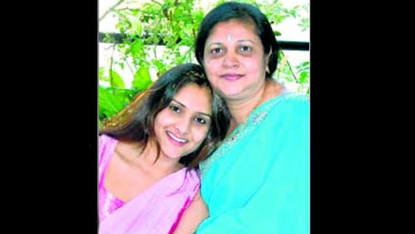 ರಂಗಭೂಮಿ ಕಲಾವಿದೆಗೆ ಸಹಾಯ ಮಾಡಿದ ರಮ್ಯಾ ತಾಯಿ