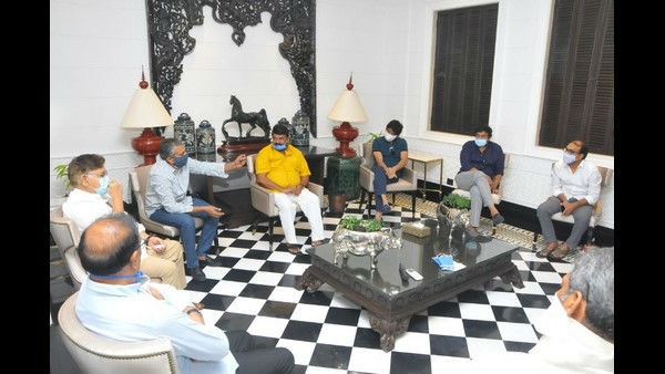 ತೆಲುಗು ಸಿನಿ ಉದ್ಯಮದ ಬಗ್ಗೆ ಚರ್ಚೆ