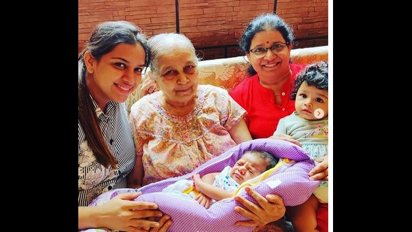 ನಾಲ್ಕು ತಲೆಮಾರಿನ ಫೋಟೊ