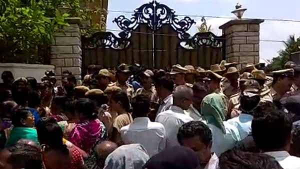 ಪ್ರತಿಭಟನೆ ನಡೆಸಿದ್ದರು