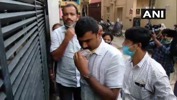 6.30ಕ್ಕೆ ಸಂಜನಾ ಮನೆಗೆ ಸಿಸಿಬಿ ಪ್ರವೇಶ 6.30ಕ್ಕೆ ಸಂಜನಾ ಮನೆಗೆ ಸಿಸಿಬಿ ಪ್ರವೇಶ