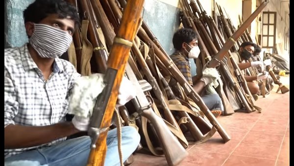 ಚಿತ್ರೀಕರಣಕ್ಕೆ ಬೇಕಾದ ವಸ್ತುಗಳನ್ನು ಸಂಗ್ರಹಿಸಲಾಗಿತ್ತು