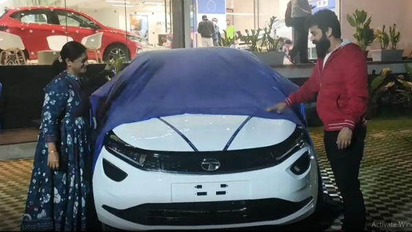 Shine Shetty receives the car which he had won in Bigg Boss kannada season-7