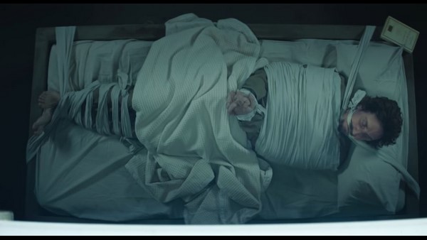 ಗೋರೆಂಗ್ ಅನ್ನು ತಿನ್ನಲು ಯತ್ನಿಸುತ್ತಾರೆ ವೃದ್ಧ ರೂಮ್‌ಮೇಟ್