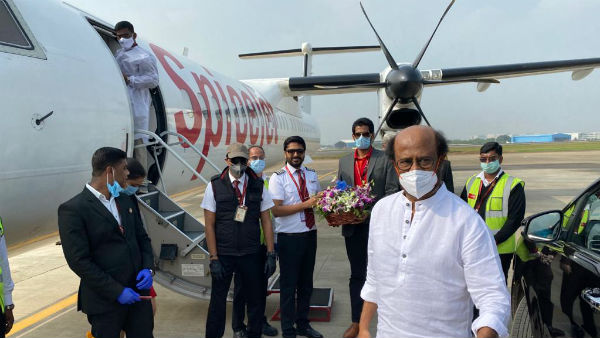 ವಿಮಾನದಲ್ಲಿ ಕೇಕ್ ಕತ್ತರಿಸಿದ ರಜನಿಕಾಂತ್ ವಿಮಾನದಲ್ಲಿ ಕೇಕ್ ಕತ್ತರಿಸಿದ ರಜನಿಕಾಂತ್