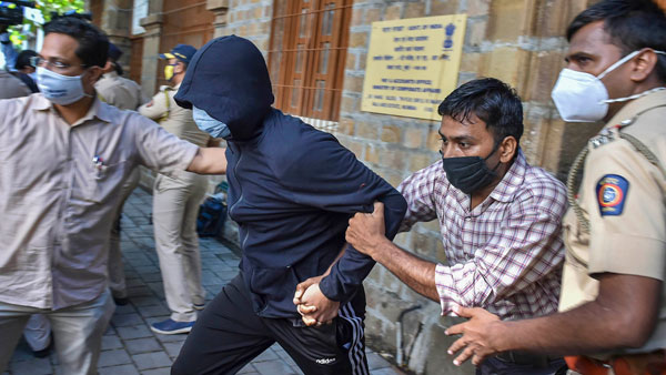 NCB Arrests Drug Peddler who supplies drugs to Rhea and Showik chakraborty NCB Arrests Drug Peddler who supplies drugs to Rhea and Showik chakraborty