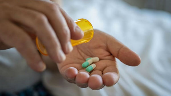 ಸಾಕಷ್ಟು ಸೆಲೆಬ್ರಿಟಿಗಳಿಗೆ ಡ್ರಗ್ಸ್ ಸರಬರಾಜು